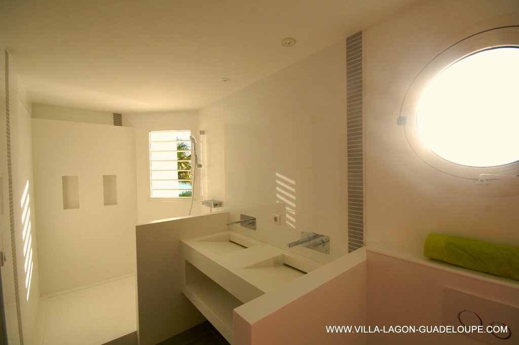 salle de bain privative de la villa de luxe Guadeloupe